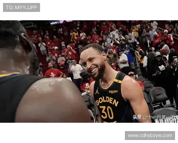 年轻球员崭露头角 老勇士三分狂轰击退太阳重回胜轨